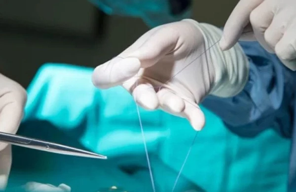 Mədəni qida borusunun yerinə çəkdilər, əməliyyat izi qalmadı