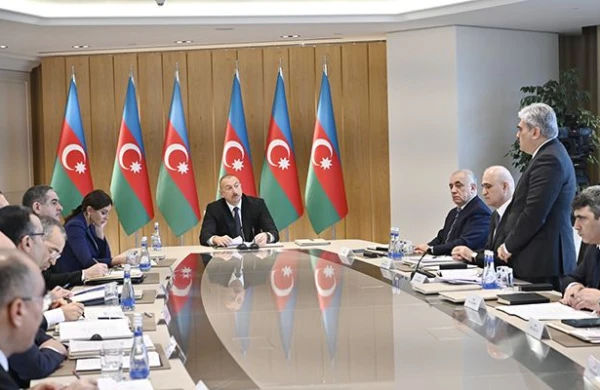 “Mən sadə sual verirəm, sən başlayırsan leksiya oxumağa” - VİDEO