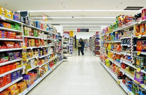 Mağazalarda nisyə dəftərlərini bağlayan “görünməz adam”: Hamı ondan danışır