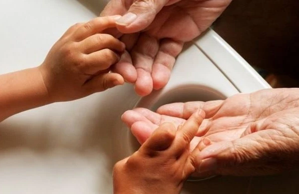 Bakıda dəhşət - Nənə nəvələrini öldürüb, intihar etdi