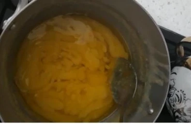 Mağazadan aldığı kərə yağını əritdi, bu hala düşdü - VİDEO