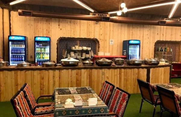 Bakıda tarakanların “at oynatdığı” restorandan şok açıqlama: “Yəqin, kanalizasiyadan çıxıb”