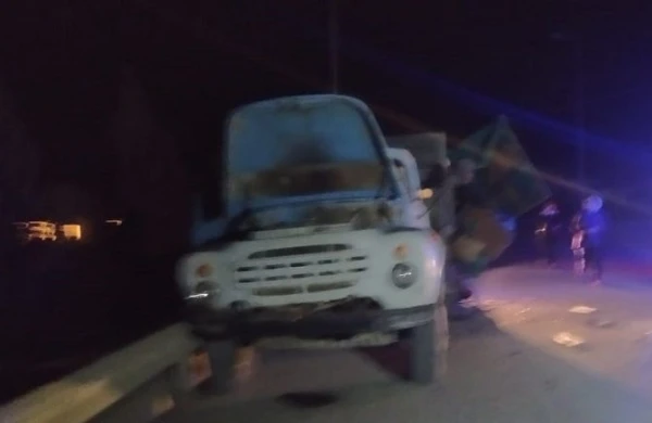 SON DƏQİQƏ: Toydan qayıdan mikroavtobus yük maşını ilə toqquşub - Ölən var