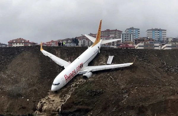 İranda təyyarə qəzaya uğradı - 110 nəfər...