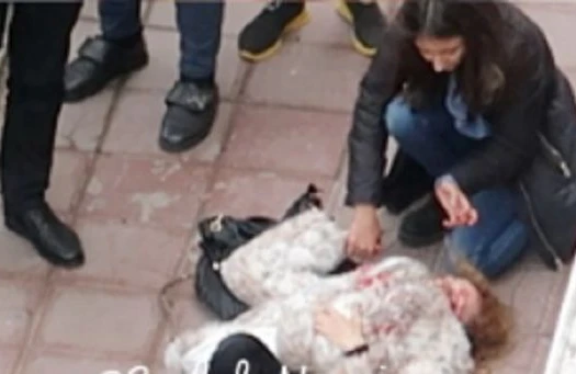 Bakıda qadın küçədə qan içində qaldı... — Polis dərhal həbs etdi / VİDEO