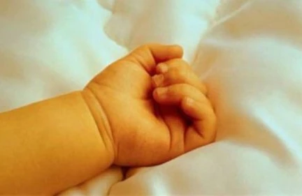 Bakıda ana ölü doğulmuş körpəsini küçəyə atdı