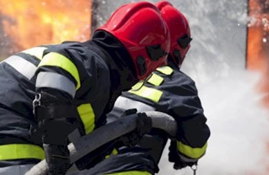 Paytaxtda yaşayış binasında yanğın, xəsarət alan var