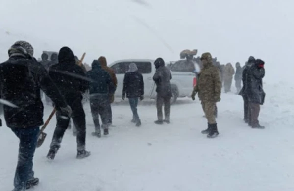 Türkiyədə qar uçqununda ölənlərdən 8-i hərbçidir