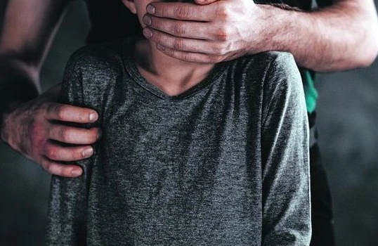 Azərbaycanda DƏHŞƏT: Kişi 11 yaşlı oğlanı zorladı,atası pul alıb bağışladı +VİDEO