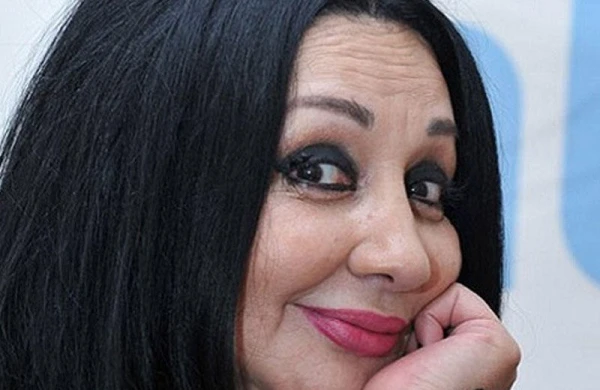 Naibə Allahverdiyeva 1 ildən sonra efirə BU GEYİMDƏ ÇIXDI - VİDEO