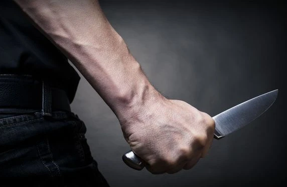 Gəncədə gənclərin davası qanlı bitdi: Biri ürəyindən, biri qolundan bıçaqlandı