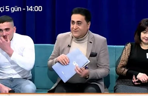 Azərbaycanda biabırçılıq! Oğlan anası yaşlı qadına elçi gəldi +VİDEO