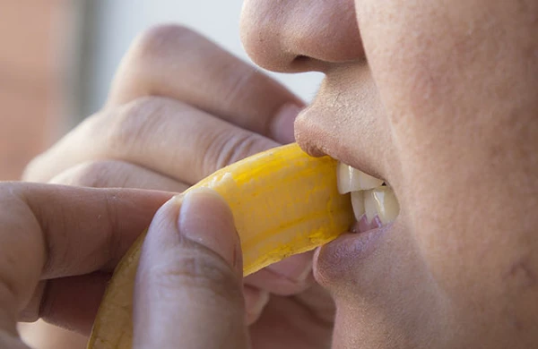 Banan qabıqlarını da yemək lazımdır – Bu problemlərdə faydalıdır