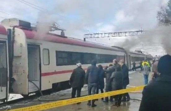 SON DƏQİQƏ! Sərnişinlə dolu qatar yanır +VİDEO