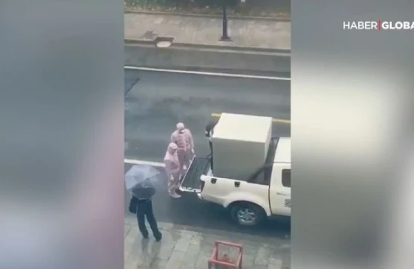 Koronavirusa yoluxduğu güman edilən qızı qəfəsə saldılar - VİDEO