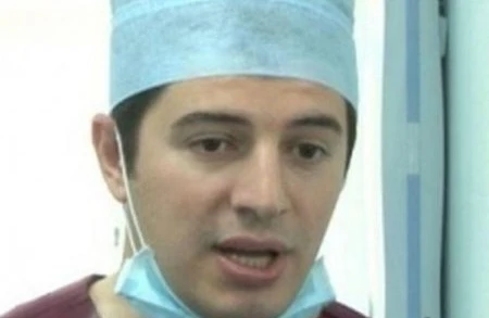 Rusiyada yaşayan azərbaycanlı həkim bir gündə rekord sayda əməliyyat etdi - VİDEO