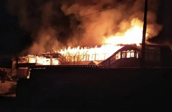 Azərbaycanda vəzifəli şəxsin evi yandı (VİDEO)