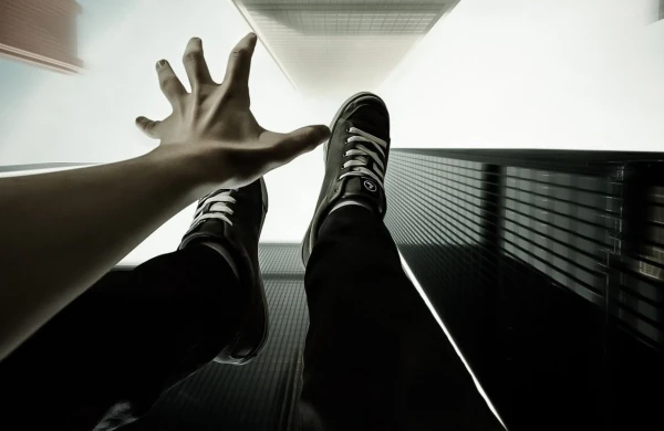 Cəmilin intihar xəbərini eşidən babası aeroportda infarktdan öldü +FOTO