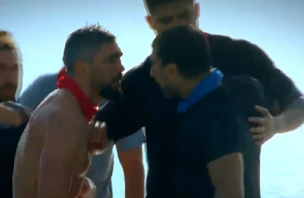 Pərviz "Survivor"da komanda yoldaşını qorudu, DAVAYA DÜŞDÜ - VİDEO