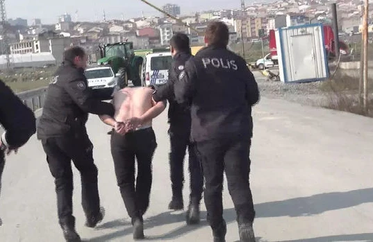 Azyaşlını zorlayan kişini bu hala saldılar: Soyundurub... +FOTOLAR