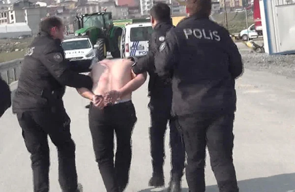 Azyaşlını zorlayan şəxsi polis çılpaq tutdu - ƏMƏLİYATIN ŞOK VİDEOSU