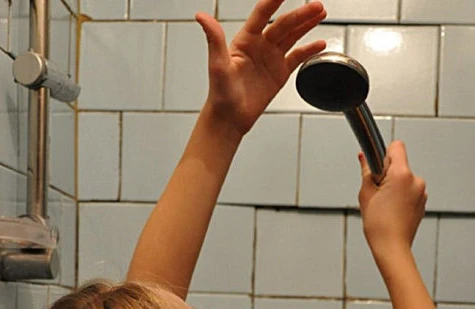 Bakıda şok: Qadının kişi ilə hamamda meyiti tapıldı +VİDEO