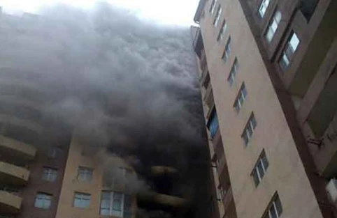SON DƏQİQƏ! Bakıda 16 mərtəbəli bina yanır +CANLI YAYIM 