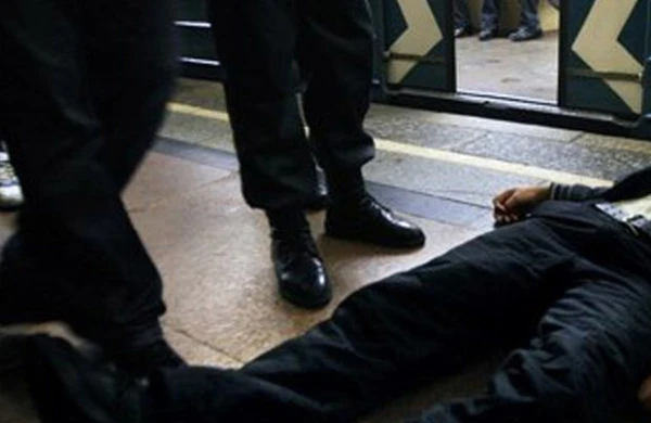 Bakıda 30 yaşlı kişi metronun çıxışında öldü