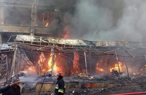 “Lotos” Ticarət Mərkəzinin yaxınlığında güclü yanğın - VİDEO