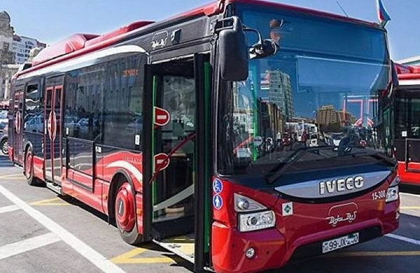 SON DƏQİQƏ: Bakıda sərnişin avtobusu yanır