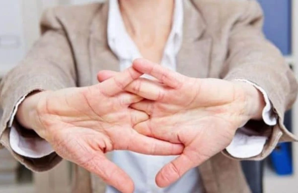 Barmaqları şaqqıldatmaq bu xəstəliyə səbəb olurmuş