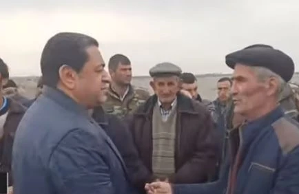 Sakinlər ayağa qalxdı: Polis rəisi və başçı  təcili əraziyə gəldi +VİDEO