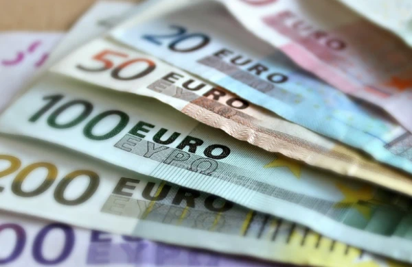 SON DƏQİQƏ! Koronovirus dolları və avronu bahalaşdırdı