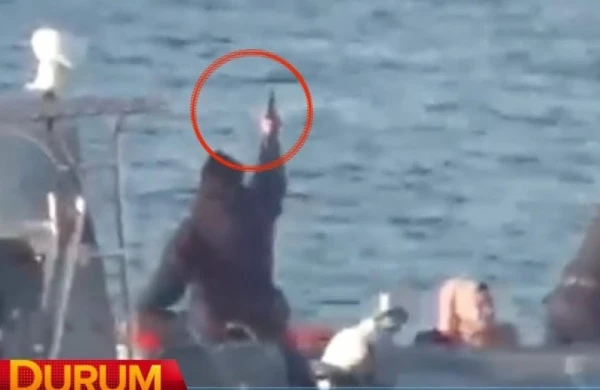 Görüntülər şok etdi: Polis miqrantları dənizin ortasında güllələdi +VİDEO