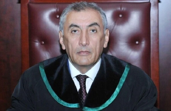 Məşhur hakim nazirliyi məhkəməyə verdi (SƏBƏB)