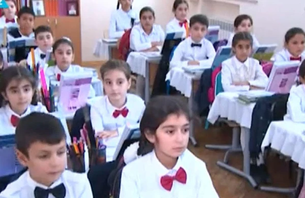 Dövlət rüsumu kimi şagirdlərin qarşısına məbləğ qoyulur - Məktəblərin 8 mart DƏRDİ! - VİDEO