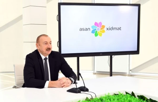 Prezident onun üçün xüsusi kreslo qoyulmasına irad bildirdi: “Adi stul yoxdur?” - VİDEO