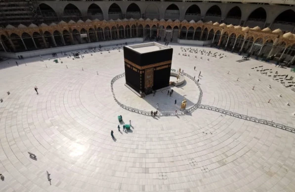 Kəbə tamamilə boş qalıb - Video