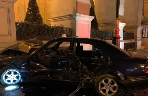 Bakıda məşhur otelin qarşısında hadisə: 3 nəfər yaralı var +VİDEO
