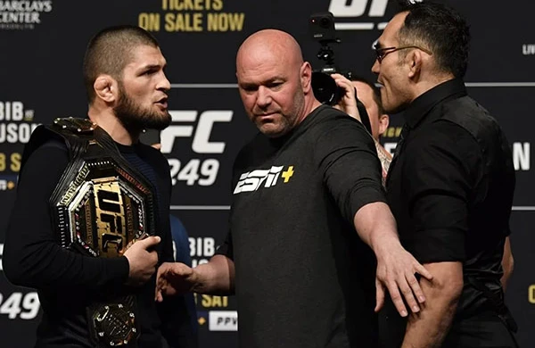 Həbibdən şok hərəkət: Ferqyusonun çempionluq kəmərinə təpik vurdu - VİDEO