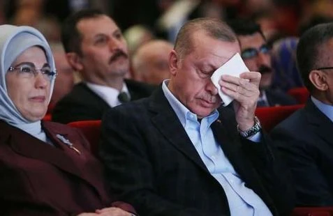Şəhid analarını dinləyən Ərdoğan göz yaşlarını saxlaya bilmədi — VİDEO