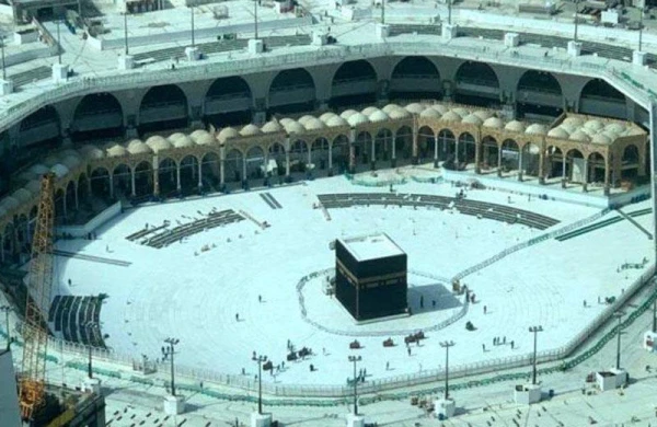 Məkkə və Mədinədəki müqəddəs ziyarətgahlar işini bərpa etdi