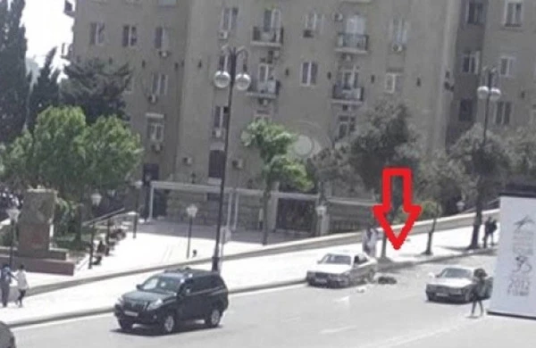 Bakıda dəhşətli qəza: maşın qadının üzərindən keçdi - VİDEO
