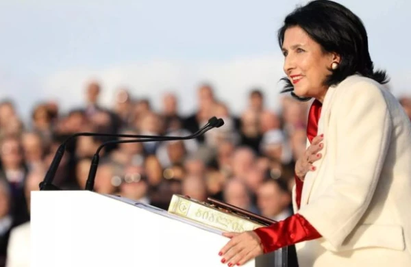 Gürcüstan prezidenti xarici səfərlərini ləğv etdi