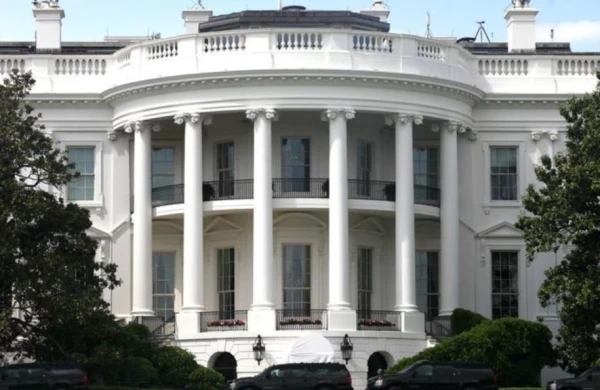 “Ağ ev”in aparat rəhbəri isə karantinə alındı