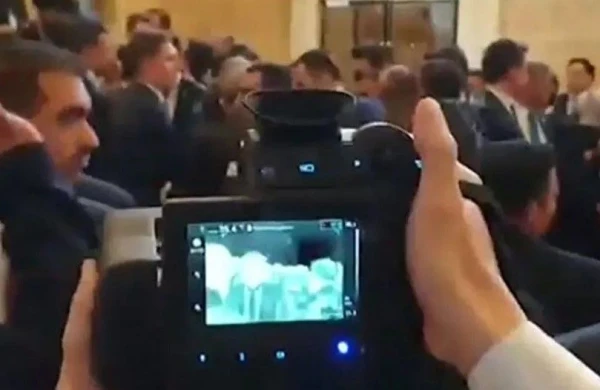 Prezidenti koronavirusdan belə qoruyurlar - VİDEO