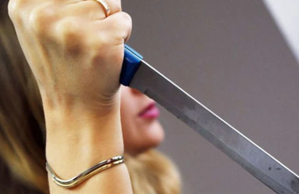 Anasını müdafiə edən azyaşlı nənəsini bıçaqladı