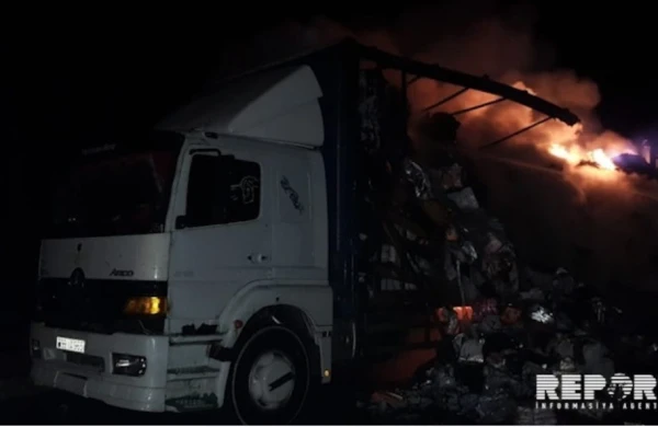 Bakı-Qazax yoluda dəhşət: Maşın hərəkətdə olarkən yandı +VİDEO