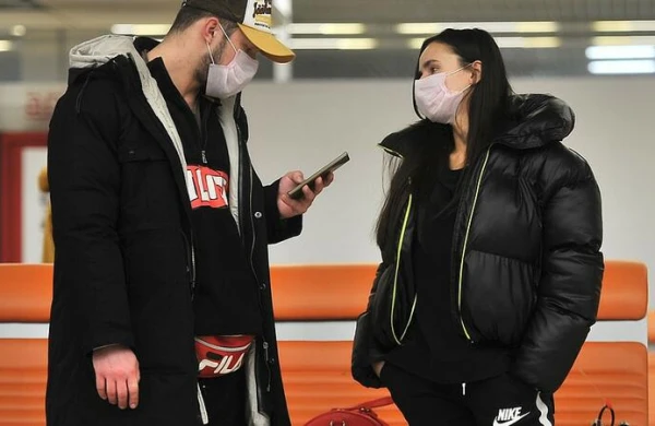 Alimlərdən ŞOK XƏBƏRDARLIQ: mobil telefonlar ölümcül virusun mənbəyidir