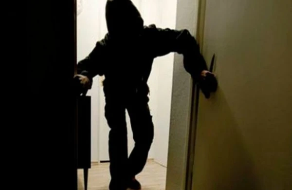 Bakıda aptekə basqın olub